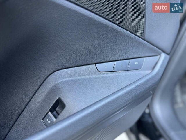 Чорний Ауді E-Tron, об'ємом двигуна 0 л та пробігом 155 тис. км за 29499 $, фото 23 на Automoto.ua