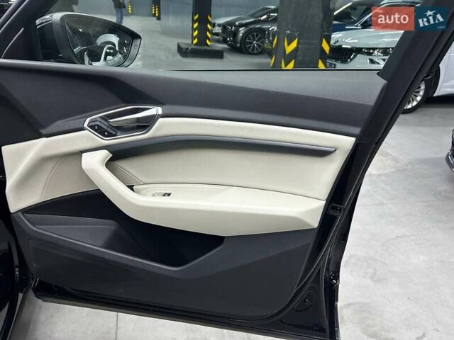 Чорний Ауді E-Tron, об'ємом двигуна 0 л та пробігом 148 тис. км за 26000 $, фото 19 на Automoto.ua