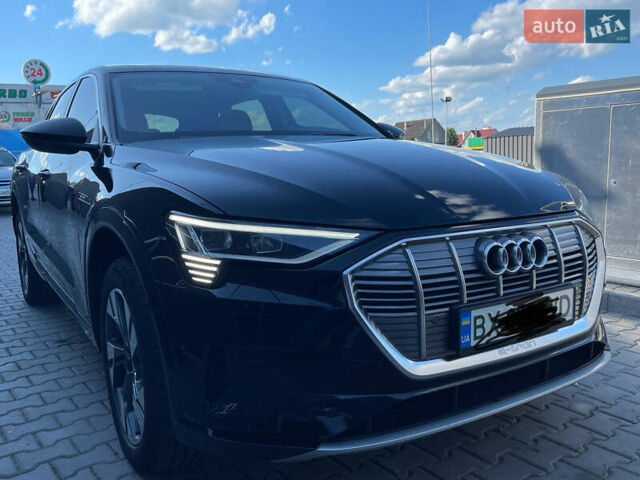 Черный Ауди E-Tron, объемом двигателя 0 л и пробегом 67 тыс. км за 29999 $, фото 1 на Automoto.ua
