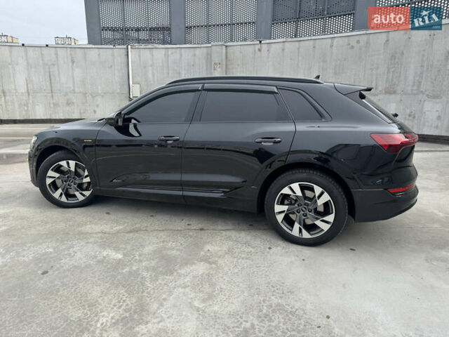 Чорний Ауді E-Tron, об'ємом двигуна 0 л та пробігом 155 тис. км за 30999 $, фото 6 на Automoto.ua