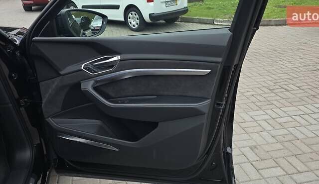 Черный Ауди E-Tron, объемом двигателя 0 л и пробегом 138 тыс. км за 29900 $, фото 61 на Automoto.ua