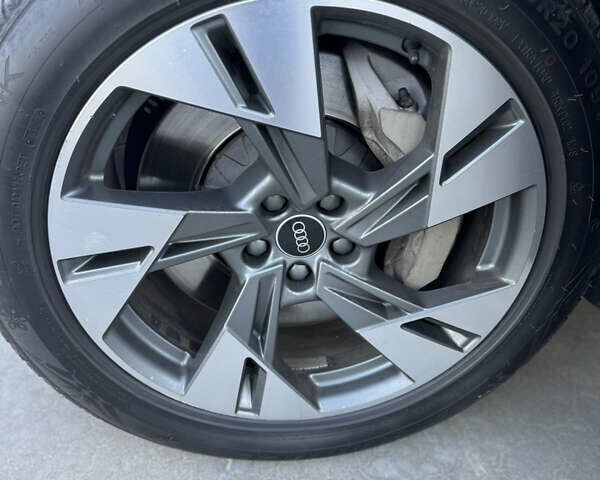 Чорний Ауді E-Tron, об'ємом двигуна 0 л та пробігом 155 тис. км за 29499 $, фото 20 на Automoto.ua