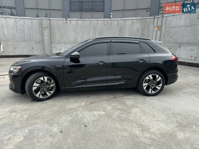 Чорний Ауді E-Tron, об'ємом двигуна 0 л та пробігом 155 тис. км за 30999 $, фото 4 на Automoto.ua