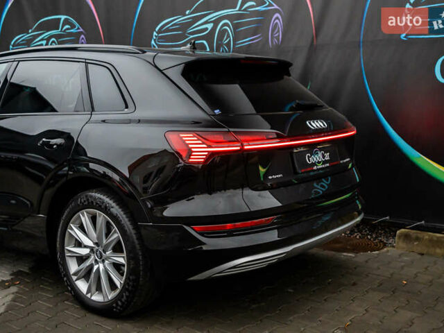 Чорний Ауді E-Tron, об'ємом двигуна 0 л та пробігом 75 тис. км за 29900 $, фото 11 на Automoto.ua
