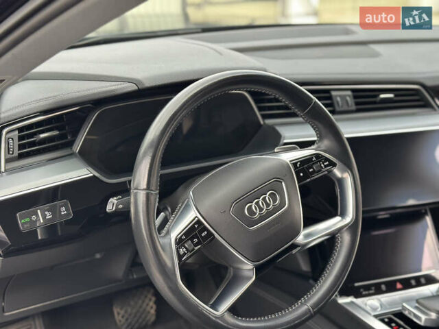 Чорний Ауді E-Tron, об'ємом двигуна 0 л та пробігом 130 тис. км за 27900 $, фото 12 на Automoto.ua