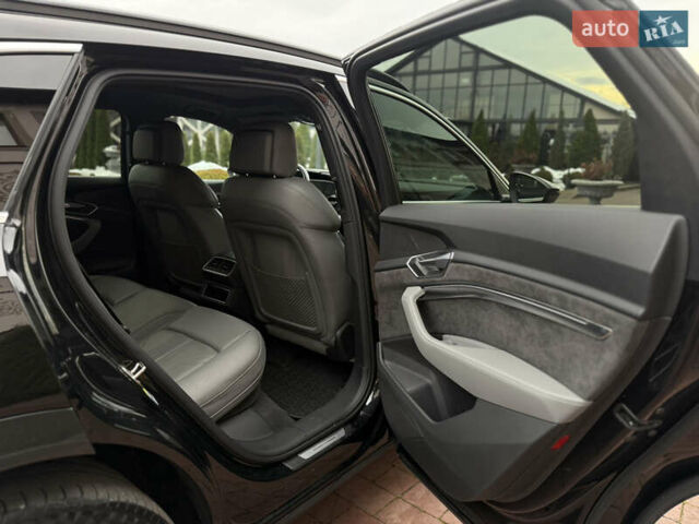 Чорний Ауді E-Tron, об'ємом двигуна 0 л та пробігом 51 тис. км за 31499 $, фото 52 на Automoto.ua