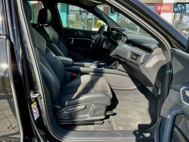 Чорний Ауді E-Tron, об'ємом двигуна 0 л та пробігом 85 тис. км за 32800 $, фото 32 на Automoto.ua