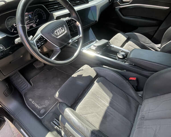 Черный Ауди E-Tron, объемом двигателя 0 л и пробегом 128 тыс. км за 31500 $, фото 29 на Automoto.ua