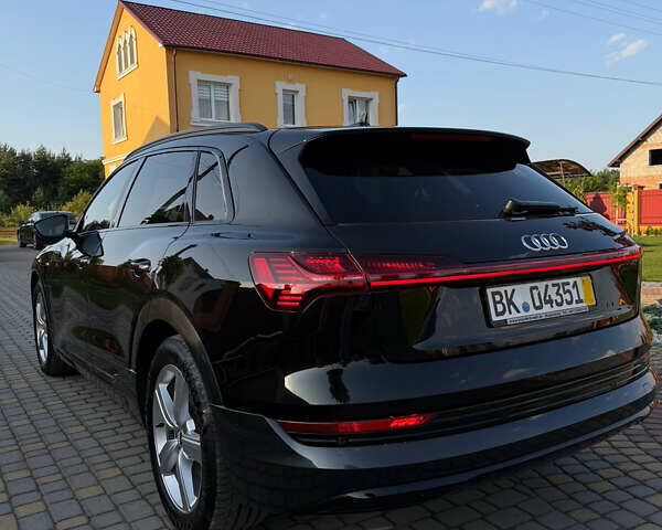 Чорний Ауді E-Tron, об'ємом двигуна 0 л та пробігом 117 тис. км за 33000 $, фото 2 на Automoto.ua