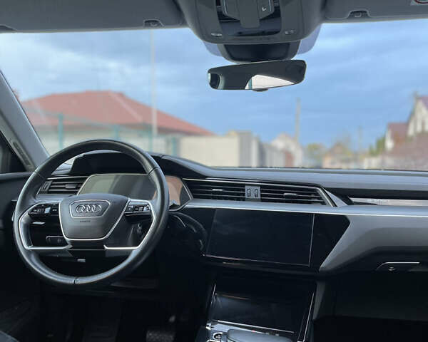 Чорний Ауді E-Tron, об'ємом двигуна 0 л та пробігом 78 тис. км за 26500 $, фото 44 на Automoto.ua