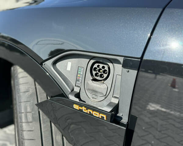 Чорний Ауді E-Tron, об'ємом двигуна 0 л та пробігом 120 тис. км за 27800 $, фото 22 на Automoto.ua