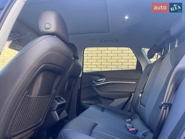 Ауди E-Tron 2020 в Луцке на Automoto.ua Черный Ауди E-Tron, объемом двигателя 0 л и пробегом 160 тыс. км за 25300 $, фото 19 на Automoto.ua