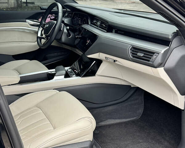 Чорний Ауді E-Tron, об'ємом двигуна 0 л та пробігом 29 тис. км за 38000 $, фото 24 на Automoto.ua