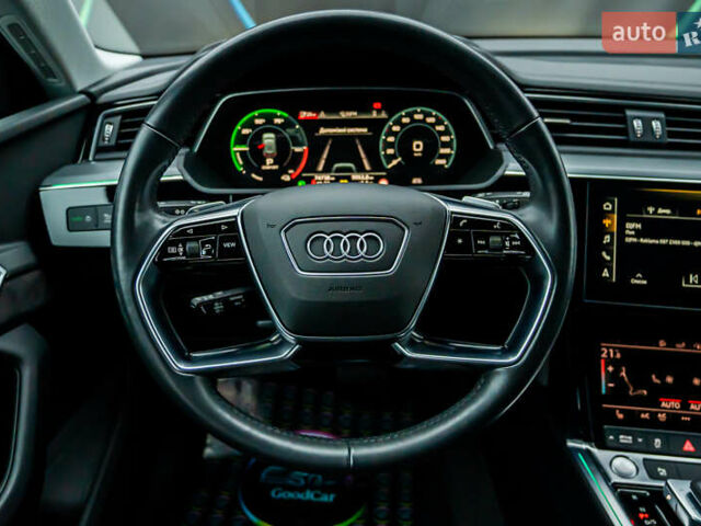 Чорний Ауді E-Tron, об'ємом двигуна 0 л та пробігом 75 тис. км за 29900 $, фото 68 на Automoto.ua