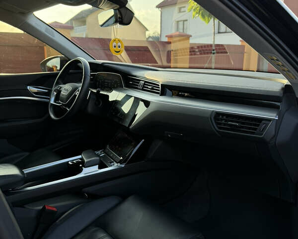 Чорний Ауді E-Tron, об'ємом двигуна 0 л та пробігом 117 тис. км за 33000 $, фото 15 на Automoto.ua