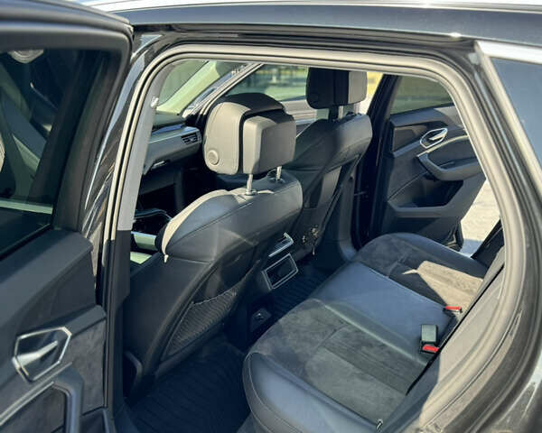 Чорний Ауді E-Tron, об'ємом двигуна 0 л та пробігом 120 тис. км за 27800 $, фото 15 на Automoto.ua