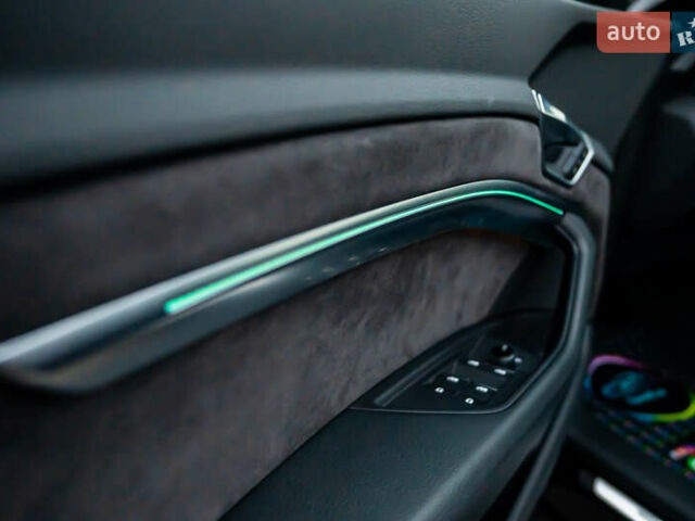 Чорний Ауді E-Tron, об'ємом двигуна 0 л та пробігом 75 тис. км за 29900 $, фото 56 на Automoto.ua