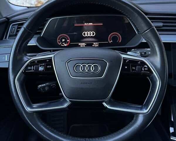 Чорний Ауді E-Tron, об'ємом двигуна 0 л та пробігом 253 тис. км за 24200 $, фото 33 на Automoto.ua