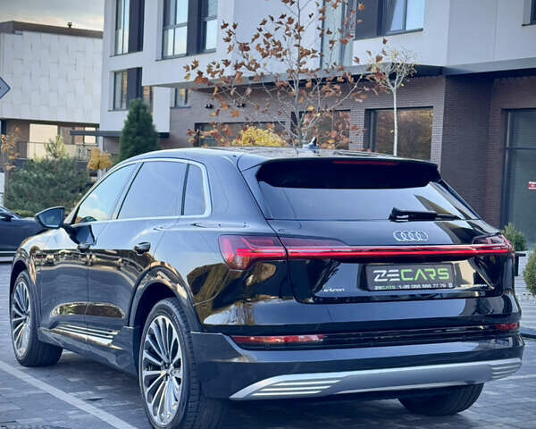 Чорний Ауді E-Tron, об'ємом двигуна 0 л та пробігом 72 тис. км за 29900 $, фото 3 на Automoto.ua