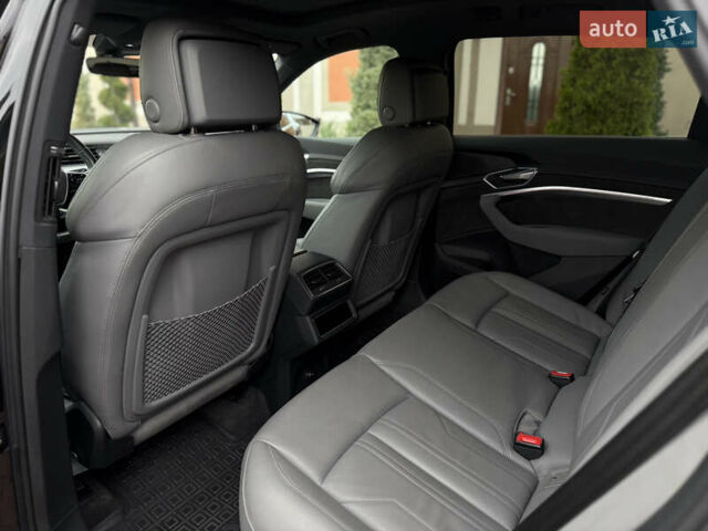 Чорний Ауді E-Tron, об'ємом двигуна 0 л та пробігом 51 тис. км за 31499 $, фото 47 на Automoto.ua