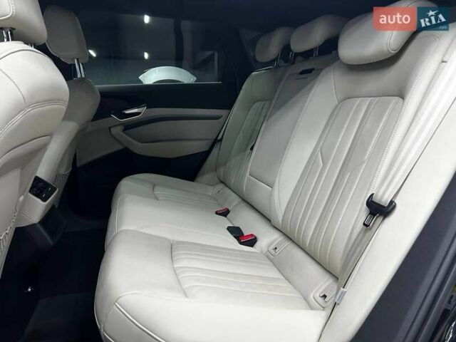 Чорний Ауді E-Tron, об'ємом двигуна 0 л та пробігом 148 тис. км за 26000 $, фото 17 на Automoto.ua