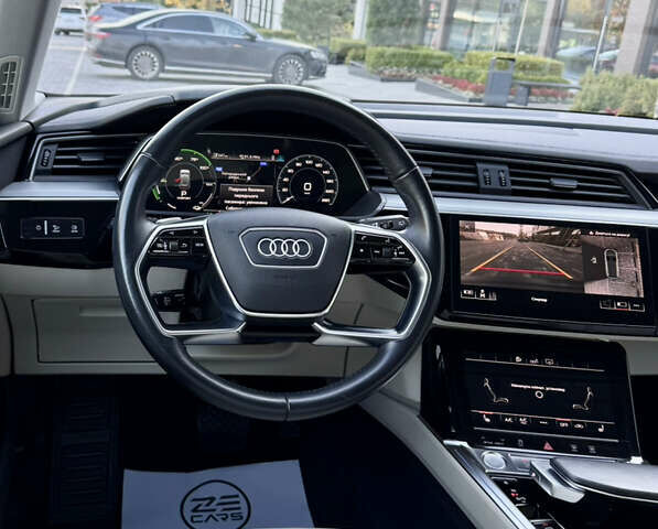 Чорний Ауді E-Tron, об'ємом двигуна 0 л та пробігом 72 тис. км за 29900 $, фото 16 на Automoto.ua