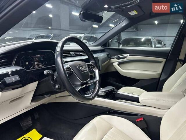 Чорний Ауді E-Tron, об'ємом двигуна 0 л та пробігом 148 тис. км за 26000 $, фото 7 на Automoto.ua