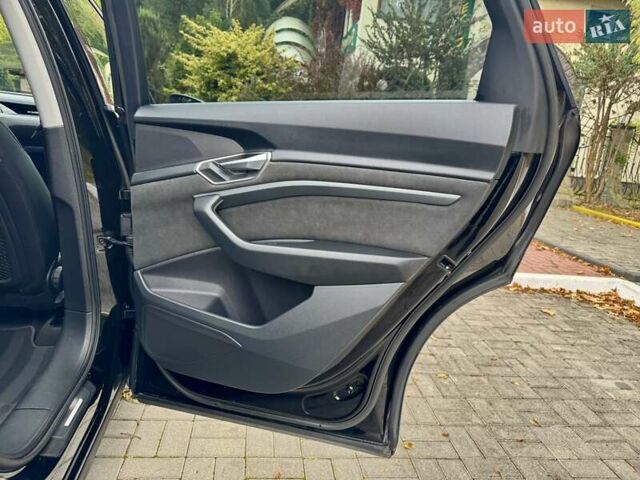Чорний Ауді E-Tron, об'ємом двигуна 0 л та пробігом 159 тис. км за 24500 $, фото 111 на Automoto.ua