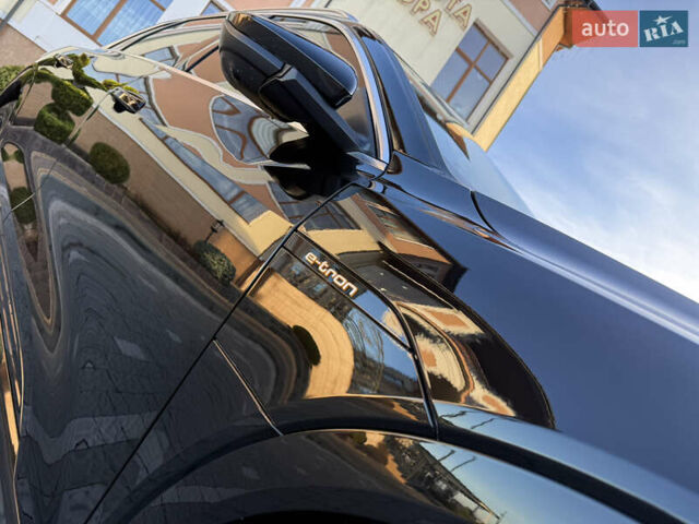 Чорний Ауді E-Tron, об'ємом двигуна 0 л та пробігом 150 тис. км за 26999 $, фото 15 на Automoto.ua