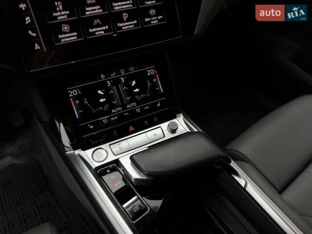 Чорний Ауді E-Tron, об'ємом двигуна 0 л та пробігом 51 тис. км за 31499 $, фото 42 на Automoto.ua