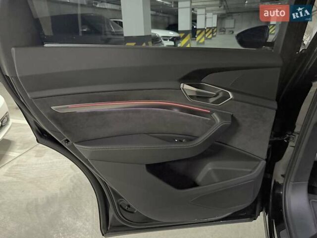 Чорний Ауді E-Tron, об'ємом двигуна 0 л та пробігом 95 тис. км за 30900 $, фото 23 на Automoto.ua