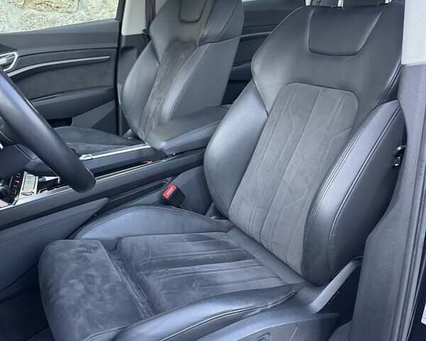 Чорний Ауді E-Tron, об'ємом двигуна 0 л та пробігом 253 тис. км за 24200 $, фото 36 на Automoto.ua