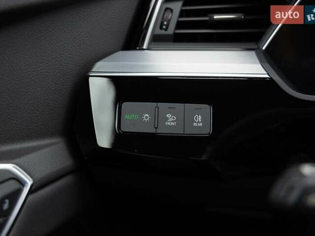 Черный Ауди E-Tron, объемом двигателя 0 л и пробегом 50 тыс. км за 39400 $, фото 30 на Automoto.ua