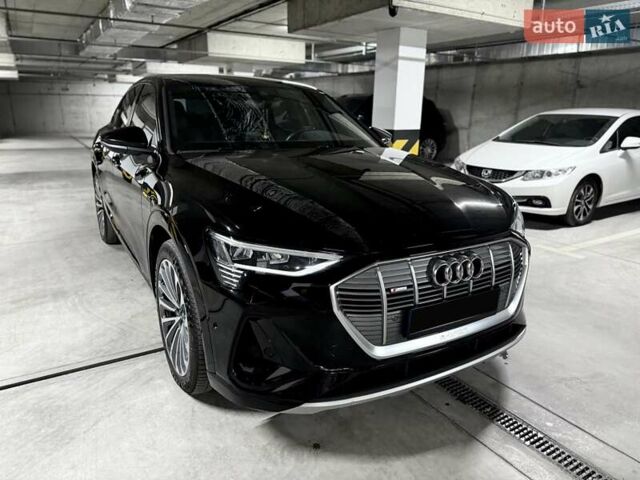 Чорний Ауді E-Tron, об'ємом двигуна 0 л та пробігом 95 тис. км за 30900 $, фото 17 на Automoto.ua