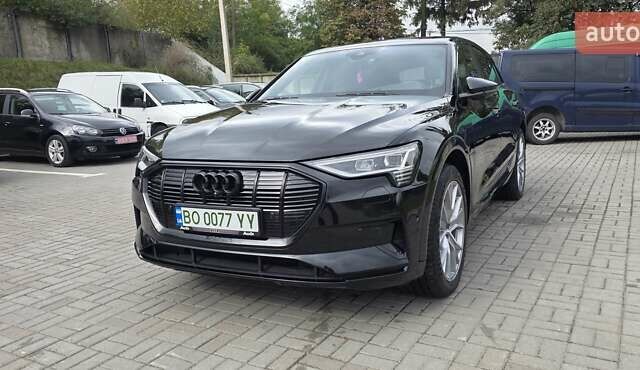 Чорний Ауді E-Tron, об'ємом двигуна 0 л та пробігом 138 тис. км за 29900 $, фото 7 на Automoto.ua