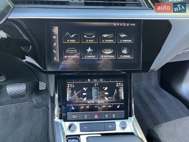 Чорний Ауді E-Tron, об'ємом двигуна 0 л та пробігом 81 тис. км за 26500 $, фото 35 на Automoto.ua