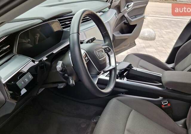 Черный Ауди E-Tron, объемом двигателя 0 л и пробегом 36 тыс. км за 26000 $, фото 3 на Automoto.ua