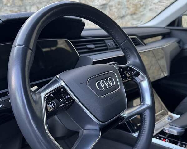 Чорний Ауді E-Tron, об'ємом двигуна 0 л та пробігом 253 тис. км за 24200 $, фото 32 на Automoto.ua