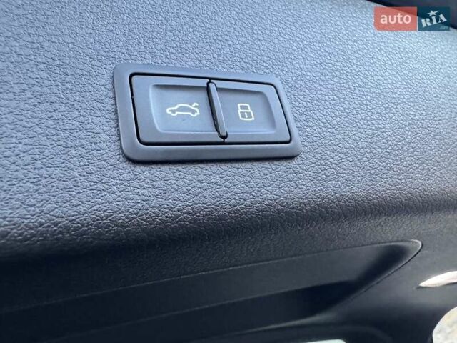 Чорний Ауді E-Tron, об'ємом двигуна 0 л та пробігом 253 тис. км за 24200 $, фото 66 на Automoto.ua