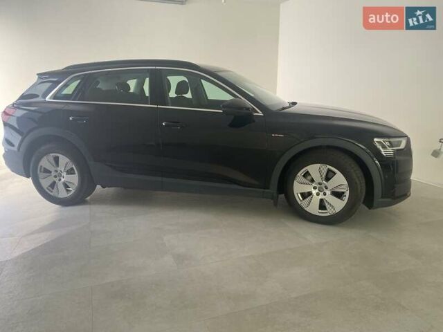 Черный Ауди E-Tron, объемом двигателя 0 л и пробегом 40 тыс. км за 29800 $, фото 7 на Automoto.ua