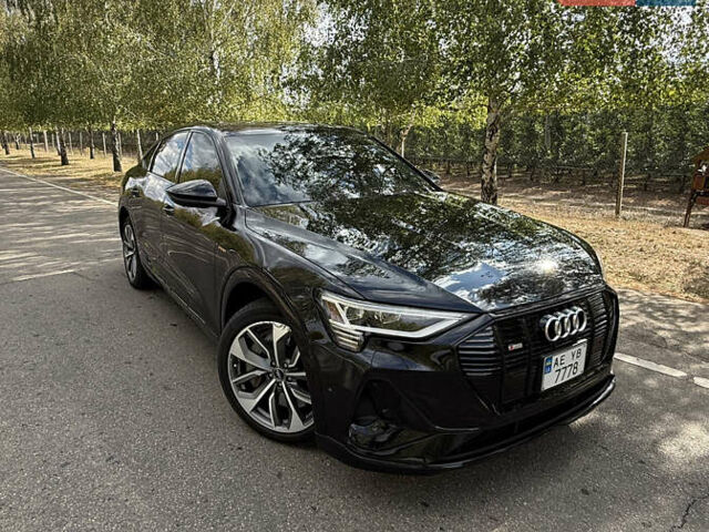 Чорний Ауді E-Tron, об'ємом двигуна 0 л та пробігом 87 тис. км за 38000 $, фото 7 на Automoto.ua