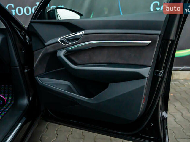 Чорний Ауді E-Tron, об'ємом двигуна 0 л та пробігом 75 тис. км за 29900 $, фото 61 на Automoto.ua