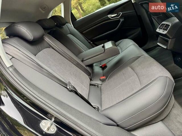 Черный Ауди E-Tron, объемом двигателя 0 л и пробегом 159 тыс. км за 24000 $, фото 116 на Automoto.ua