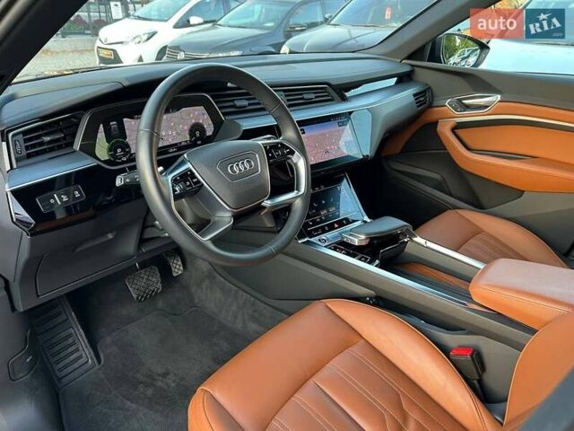 Чорний Ауді E-Tron, об'ємом двигуна 0 л та пробігом 160 тис. км за 26799 $, фото 17 на Automoto.ua