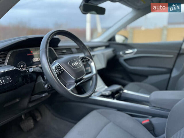 Чорний Ауді E-Tron, об'ємом двигуна 0 л та пробігом 78 тис. км за 26500 $, фото 41 на Automoto.ua
