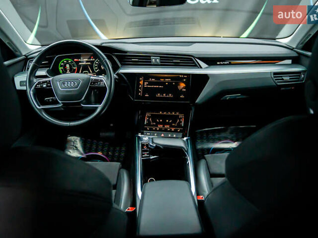 Чорний Ауді E-Tron, об'ємом двигуна 0 л та пробігом 75 тис. км за 29900 $, фото 67 на Automoto.ua