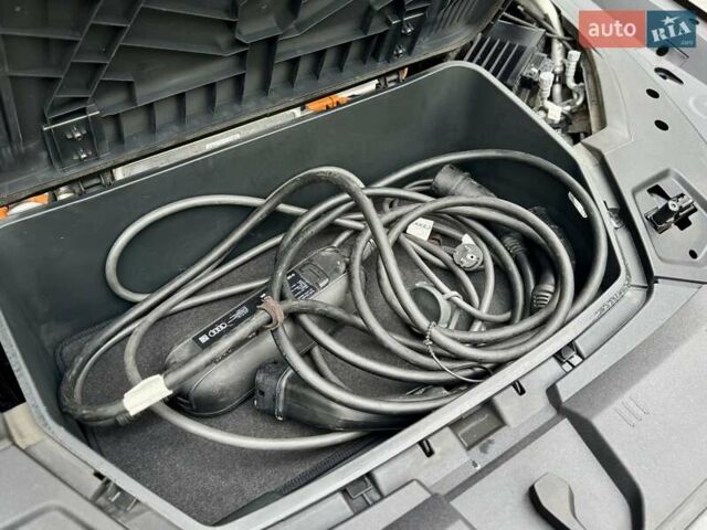 Чорний Ауді E-Tron, об'ємом двигуна 0 л та пробігом 159 тис. км за 24500 $, фото 130 на Automoto.ua