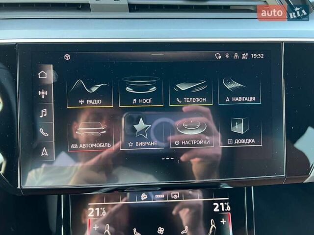Чорний Ауді E-Tron, об'ємом двигуна 0 л та пробігом 160 тис. км за 26799 $, фото 45 на Automoto.ua