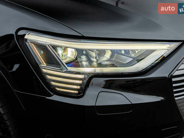 Чорний Ауді E-Tron, об'ємом двигуна 0 л та пробігом 75 тис. км за 29900 $, фото 30 на Automoto.ua