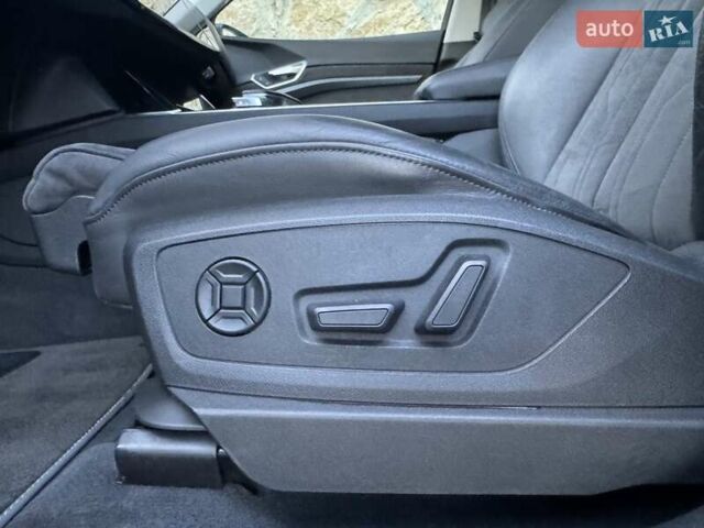 Чорний Ауді E-Tron, об'ємом двигуна 0 л та пробігом 253 тис. км за 24200 $, фото 37 на Automoto.ua